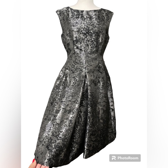 NWT Anne Klein knee length cocktail dress. Size 6 Black & Gray metallic color - Picture 3 of 8